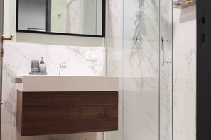 Superior Suite, Private Bathroom | Bathroom