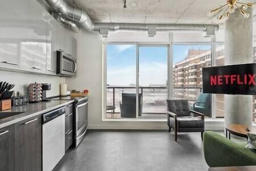 5 min walk to Stampede | 2BR |AC |Near Frt Calgary