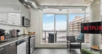 5 min walk to Stampede | 2BR |AC |Near Frt Calgary