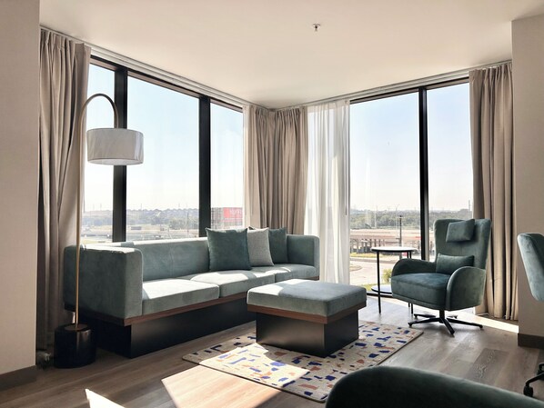 Living area - Cambria Hotel Northlake Conference Center - Roanoke (Roanoke)