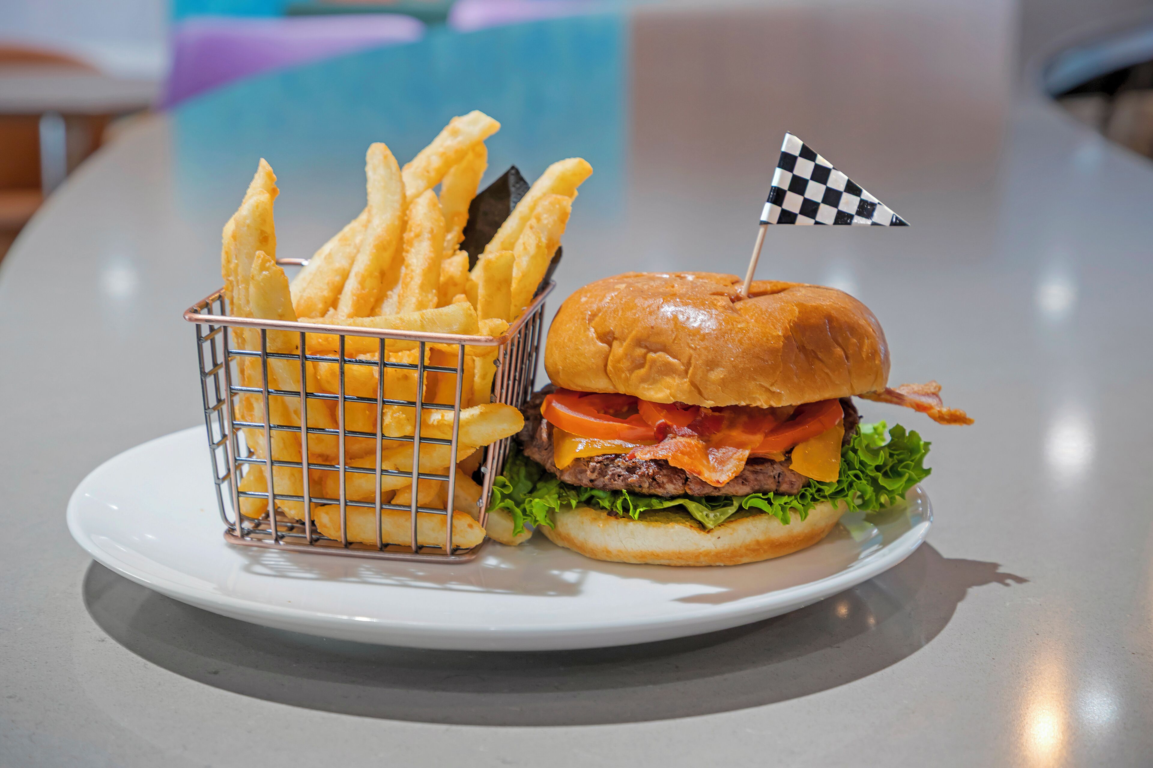 Frokost og middag serveres