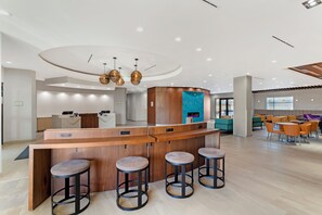 Lobby - Cambria Hotel Northlake Conference Center - Roanoke (Roanoke)