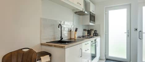 Fridge, oven, stovetop, toaster