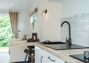 Private kitchen - 1 bedroom accommodation in Faringdon (Faringdon)