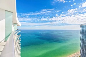 بالقرب من الشاطئ