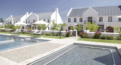 Winelands Golf Lodges 18