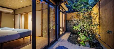 Traditional House, 4 Bedrooms, Kitchen, Garden View | 4 bedrooms, in-room safe, individually decorated, individually furnished