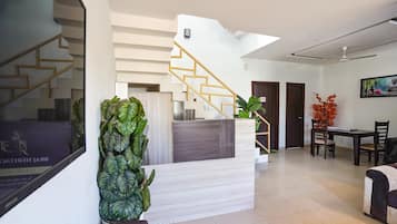 Quầy tiếp tân