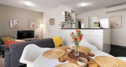 West End City 2BR Stay near UniSA