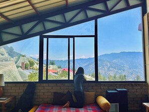 Living area - The Shilaroo Project (Theog)