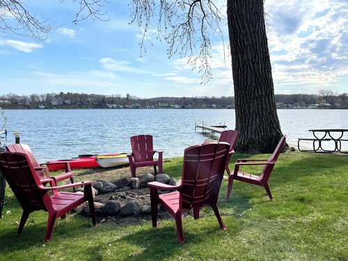 Lake House | Shallow Sandy | Kayaks | Family Fun