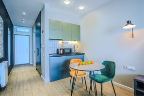 Family Studio Suite, Sea View | Private kitchen | Fridge, microwave, stovetop, cookware/dishes/utensils - Next White RightApart (Batumi)