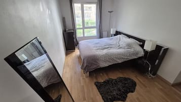 1 slaapkamer, een kluis op de kamer, een strijkplank/strijkijzer