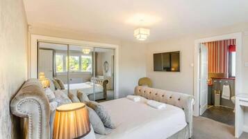 Cottage | 5 bedrooms, iron/ironing board, free WiFi, bed sheets