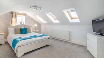 5 bedrooms, iron/ironing board, free WiFi, bed sheets