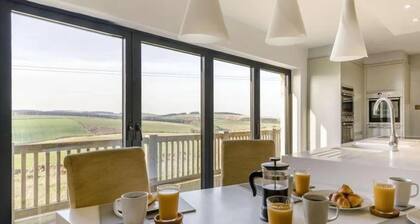 10 Guests - 5 Bedrooms - Deck - Hot Tub