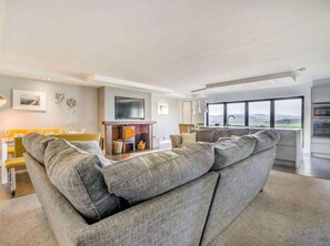 Cottage | Living area | Fireplace