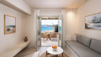 Suite, Sea View | In-room safe, desk, laptop workspace, blackout curtains