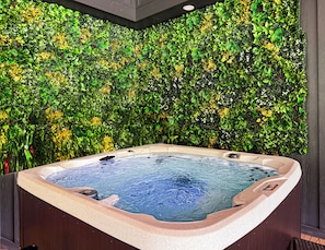 Bañera de hidromasaje cubierta