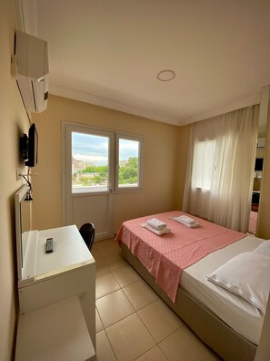 Basic Room, Balcony, Sea View | Desk, laptop workspace, free WiFi - Mandarin Beach Hotel ve Restaurant  (Menderes)
