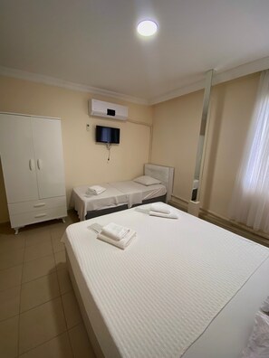 Desk, laptop workspace, free WiFi - Mandarin Beach Hotel ve Restaurant  (Menderes)