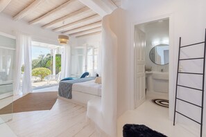 5 bedrooms, iron/ironing board, free WiFi