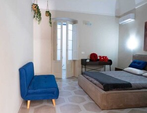 1 chambre, bureau, fer et planche à repasser, Wi-Fi