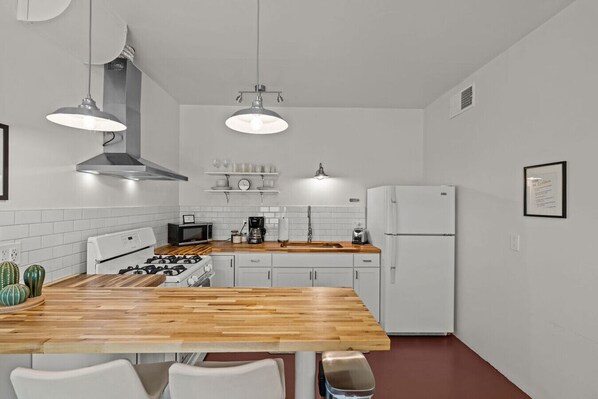 Fridge, microwave, oven, stovetop