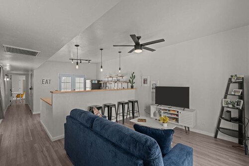 Gorgeous Tucson Digs Walking to U of A