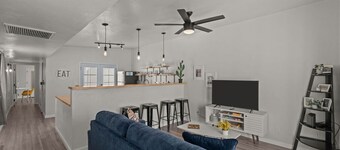 Gorgeous Tucson Digs Walking to U of A