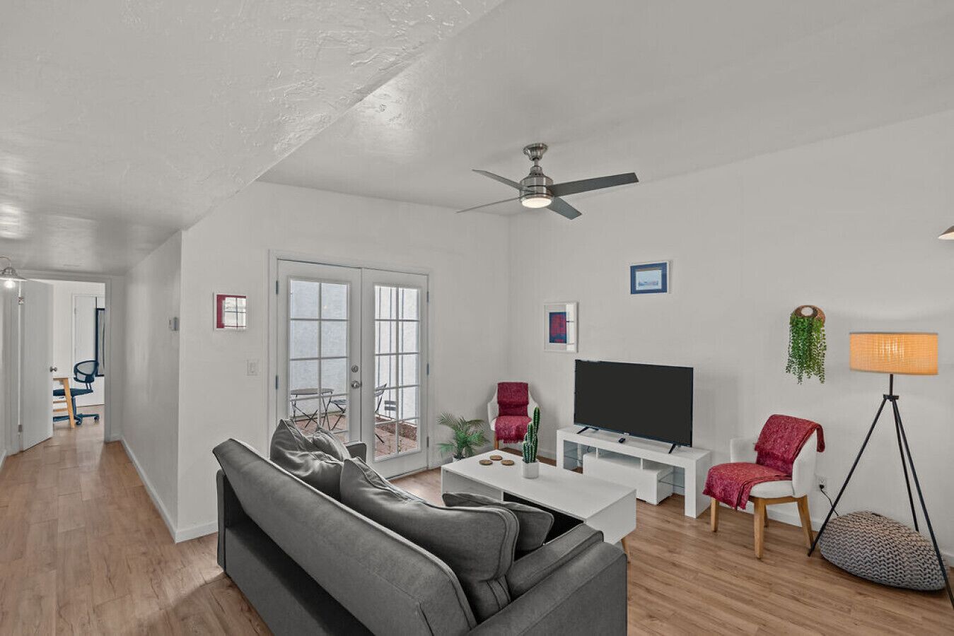 智能电视、办公室