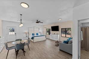 1 chambre, bureau, fer et planche à repasser, Wi-Fi gratuit