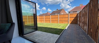Perfect Contractor house/3 free parking space/EV charging/Secure/Quiet/Modern
