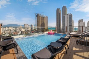 Rooftop pool - Amber Bay Hotel & Suites Da Nang (Da Nang)