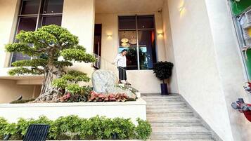 Mặt tiền nơi lưu trú