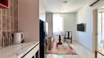 Căn hộ có thiết kế đặc trưng, 1 giường cỡ queen, ban công | Bộ trải giường bằng vải cotton Ai Cập, bộ đồ giường cao cấp