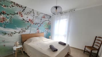 2 bedrooms, iron/ironing board, WiFi