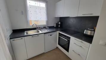 Micro-ondas, fogão, lava-louças