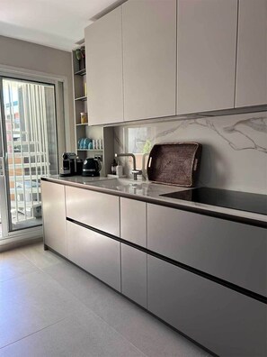 Refrigerador, horno, parrilla de estufa y lavavajillas 