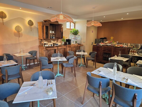 Daily buffet breakfast (EUR 20 per person)