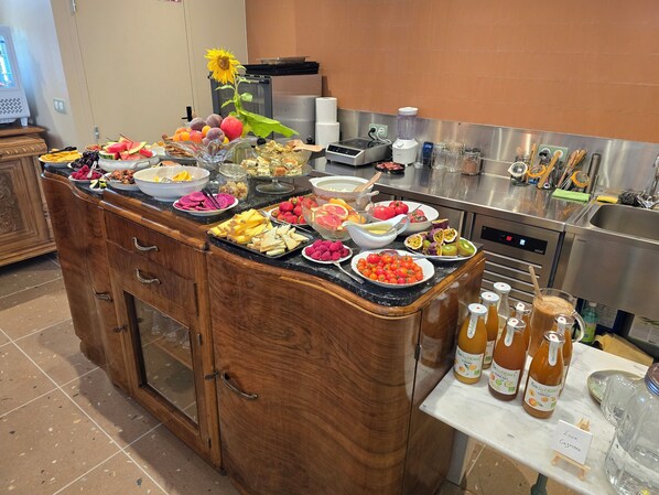 Petit déjeuner buffet (20 EUR par personne)