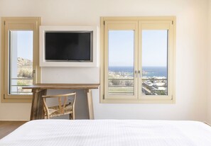 3 bedrooms, iron/ironing board, travel crib, free WiFi