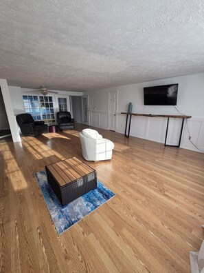 Interior - Spacious 5-bedroom beautiful water view home with private boat dock! (Homosassa)
