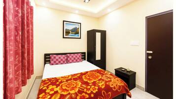 Hypo-allergenic bedding, in-room safe, soundproofing, free WiFi