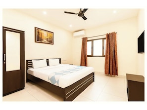 Hypo-allergenic bedding, in-room safe, soundproofing, free WiFi - Hotel M S M Residency Puri (Puri)