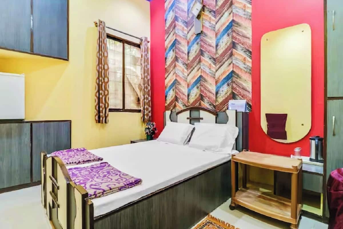In-room safe, soundproofing, free WiFi, bed sheets