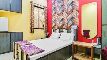 In-room safe, soundproofing, free WiFi, bed sheets