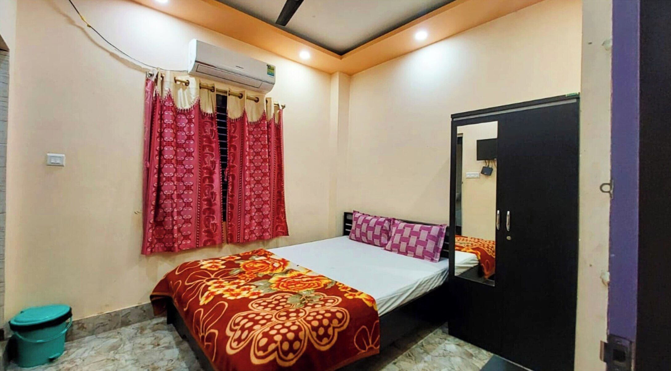 Deluxe Double Room, Air conditioning | In-room safe, soundproofing, free WiFi, bed sheets