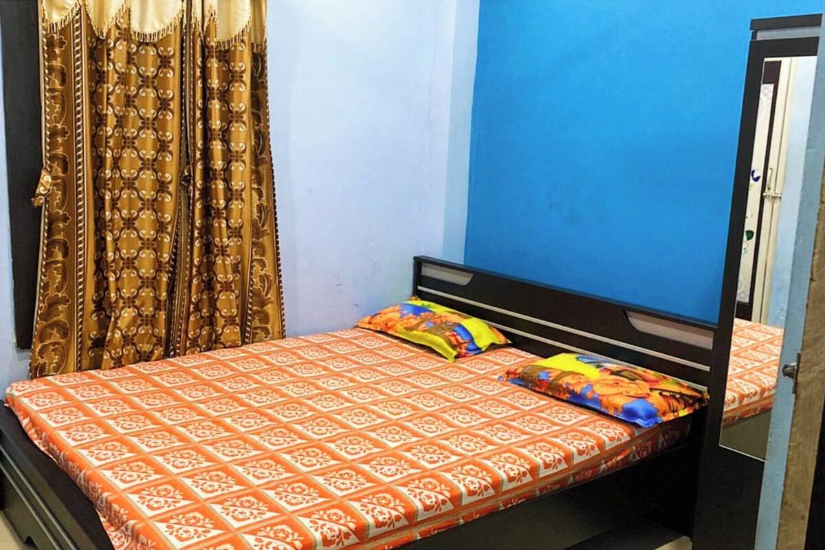 In-room safe, soundproofing, free WiFi, bed sheets