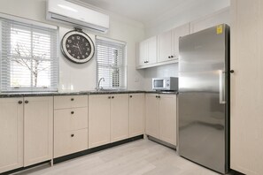 Micro-ondes, four, plaque de cuisson, lave-vaisselle
